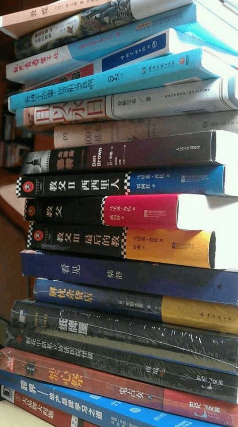 整理闲置日用品，传递爱心在义卖